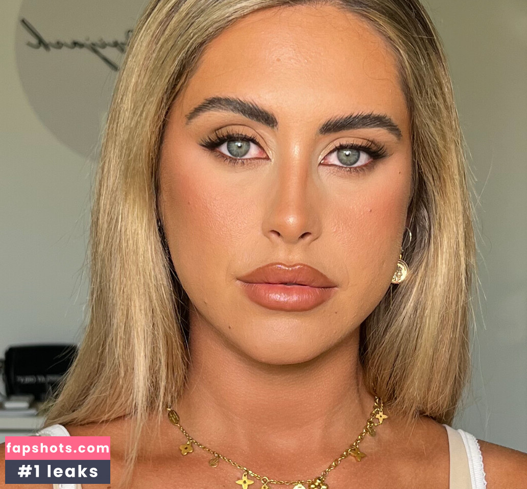 Ariella Nyssa gallery photo #12