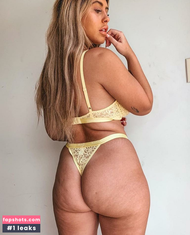 Ariella Nyssa gallery photo #8