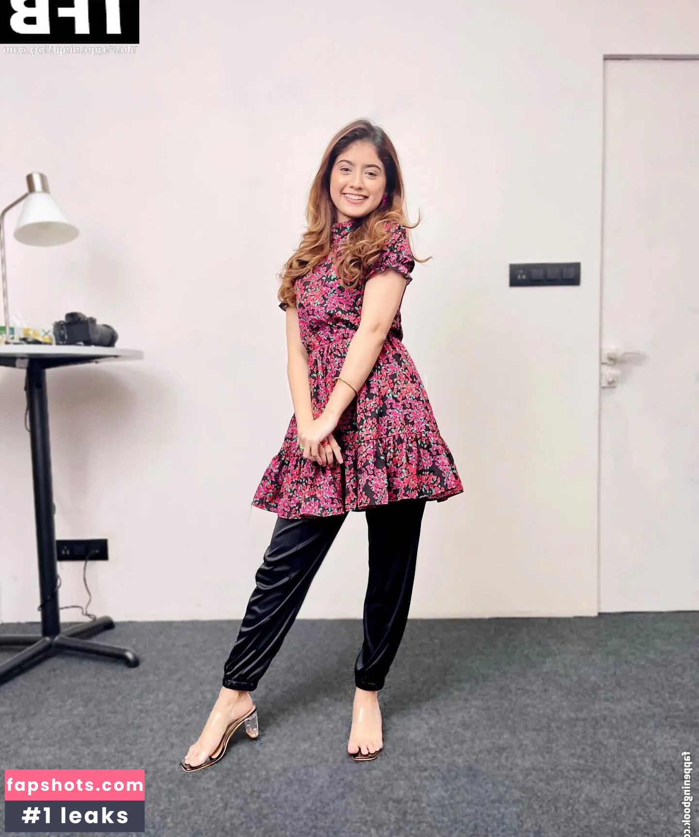 Arishfa Khan nude babe gallery