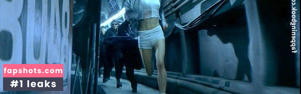 Arly Jover gallery photo #17