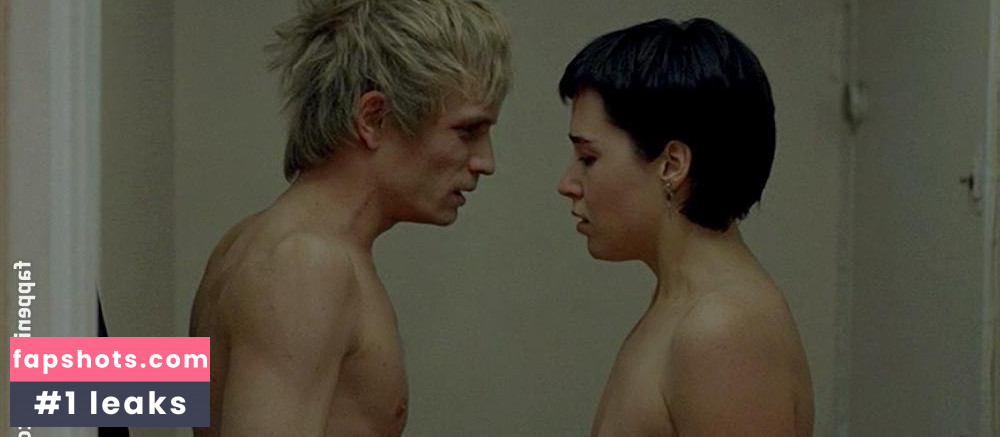 Arta Dobroshi gallery photo #12