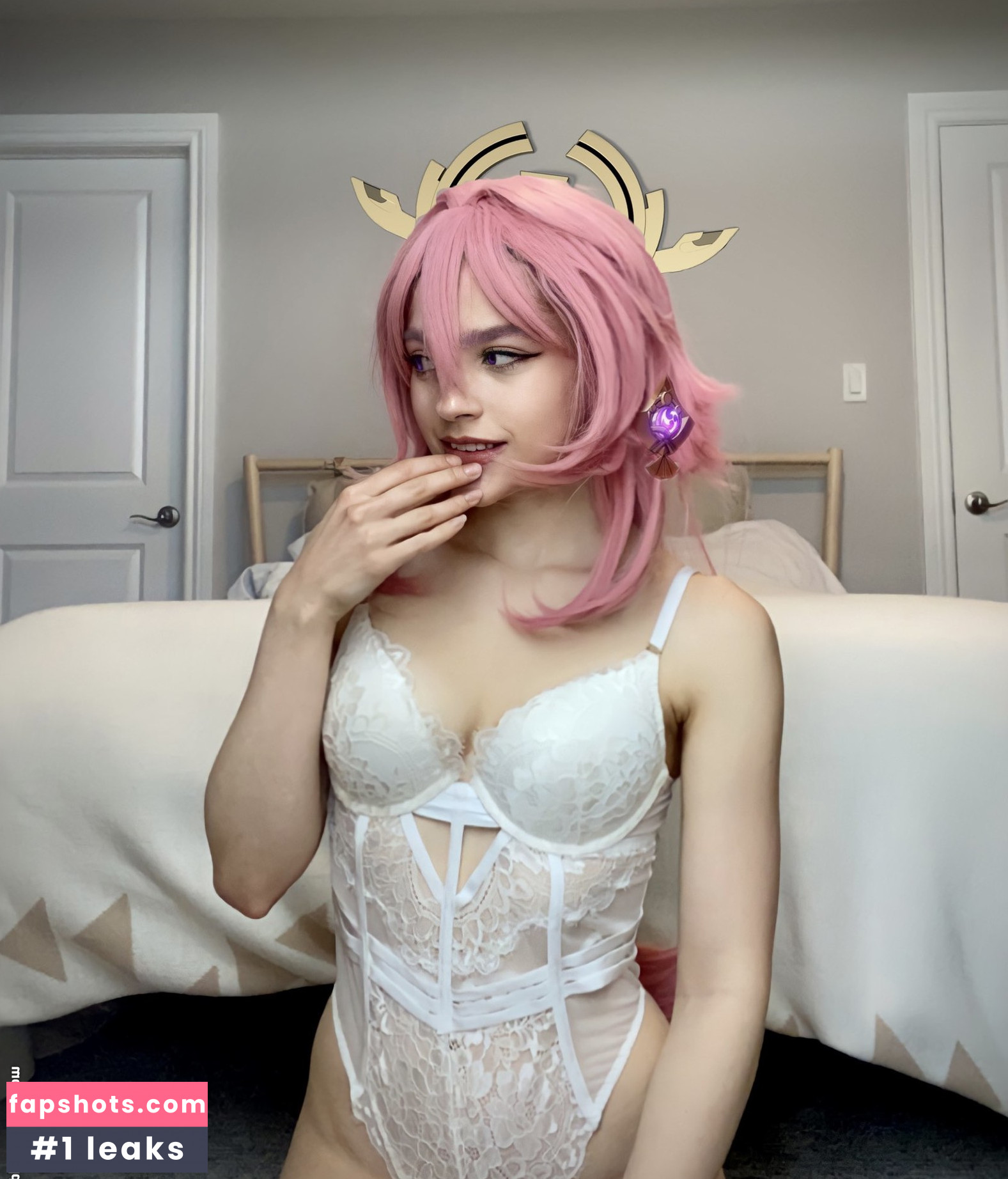 Artemis19 gallery photo #2