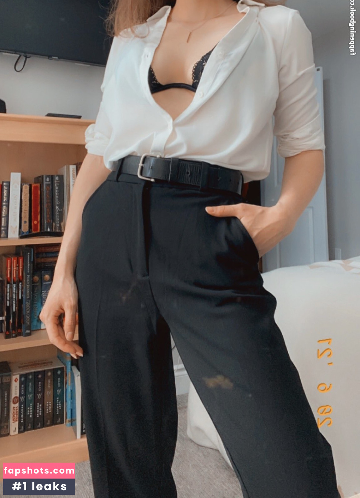 Artemis19 gallery photo #18