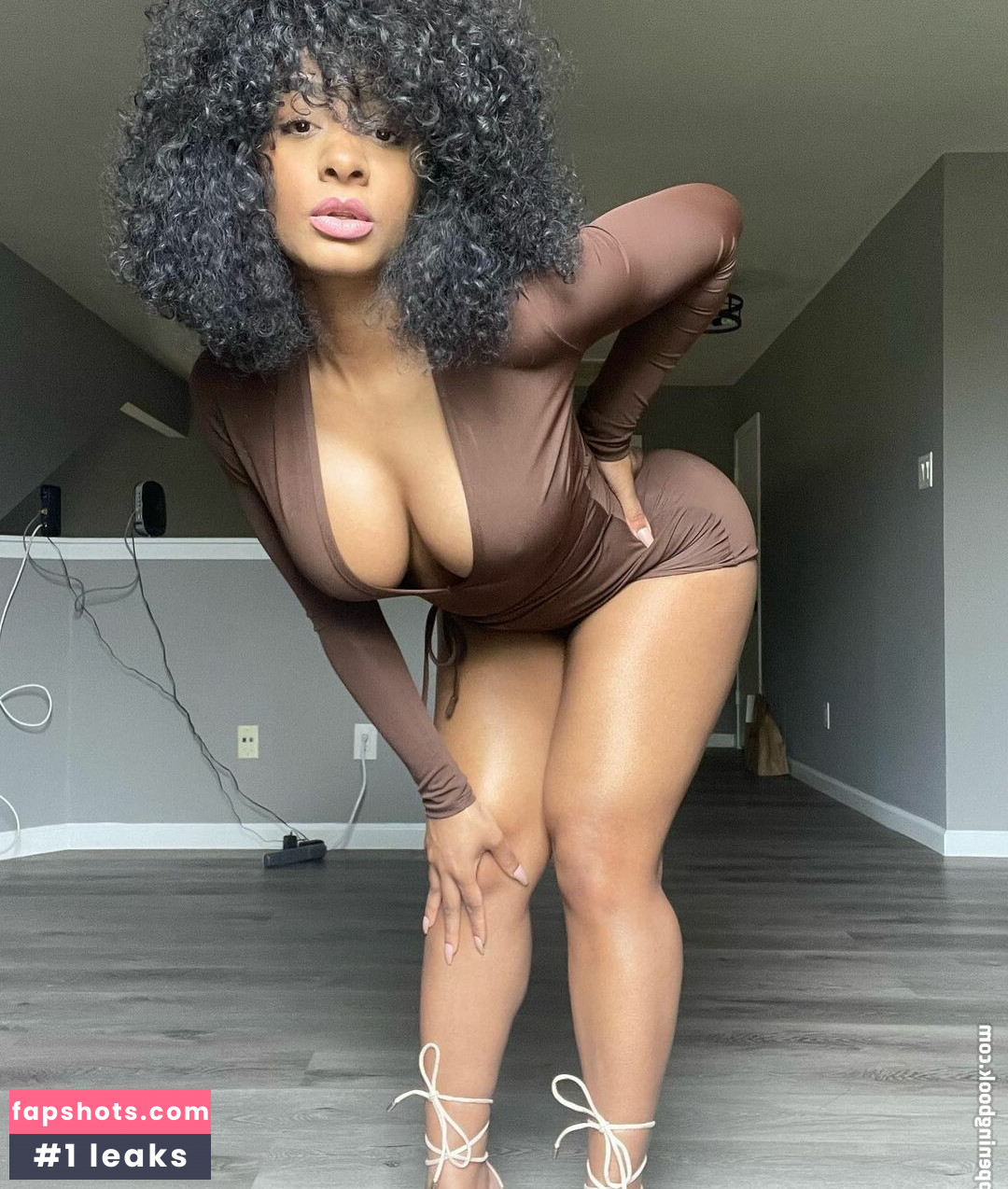 ashaughnfitness nude babe gallery