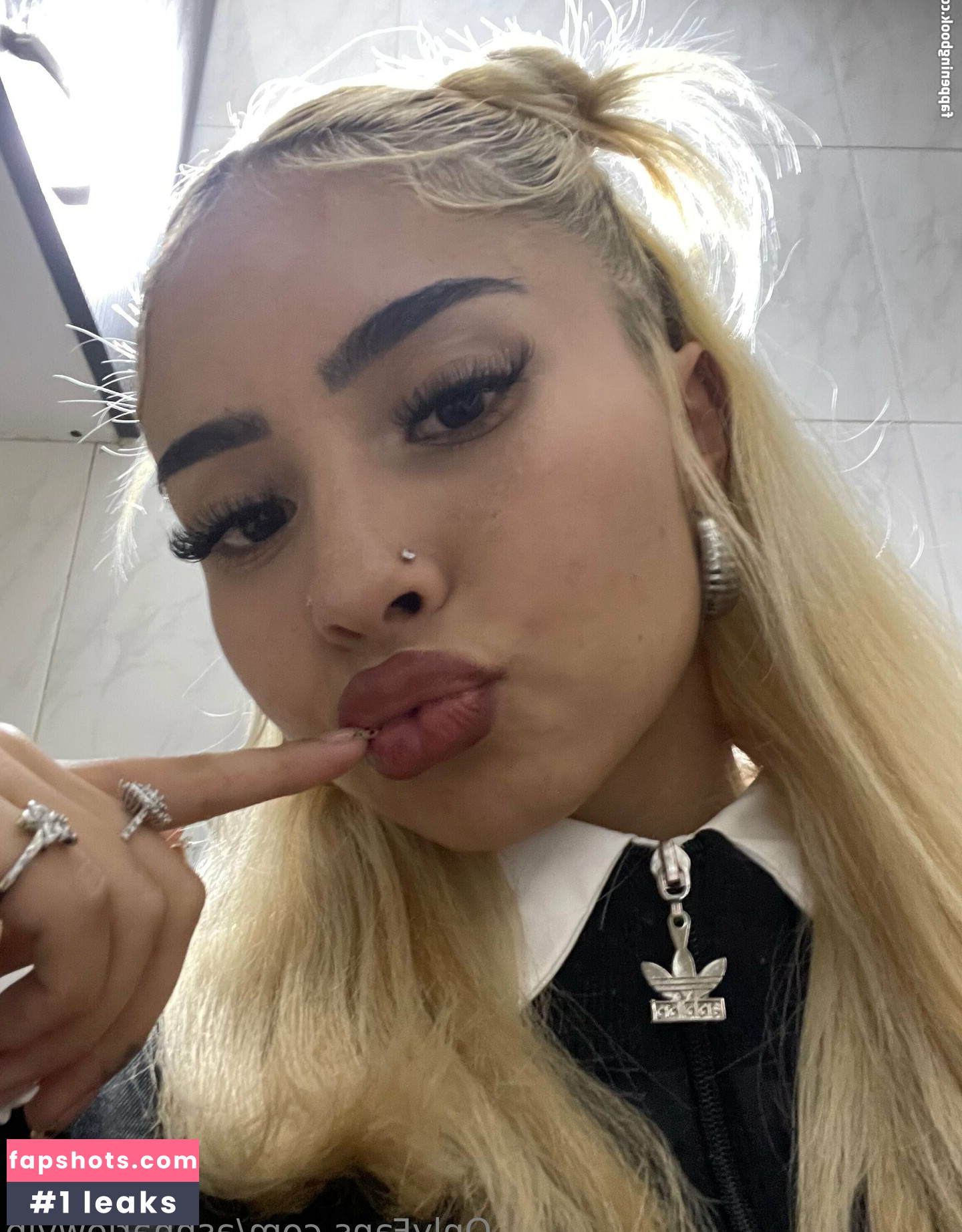 ashharlowvip nude babe gallery