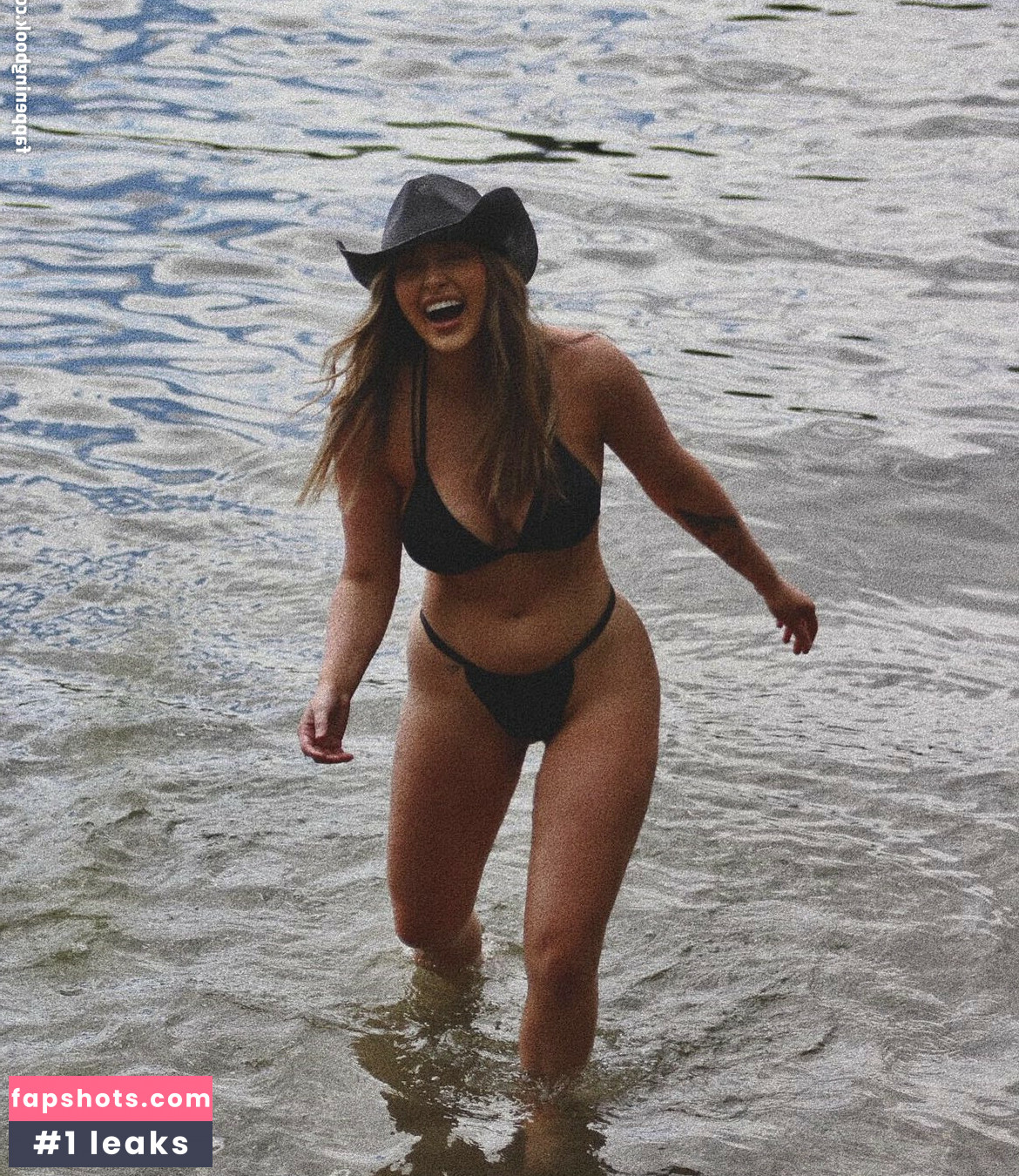 Ashley Delfino-Nikkiashh gallery photo #4