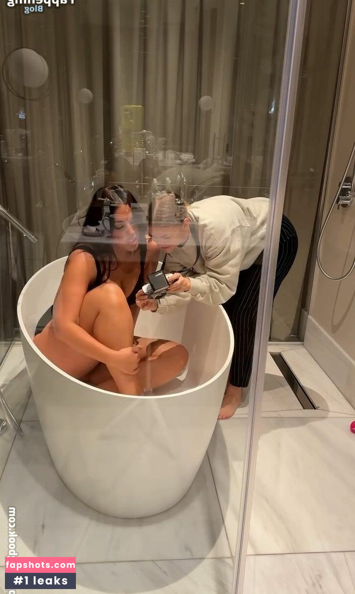 Ashley Graham gallery photo #121