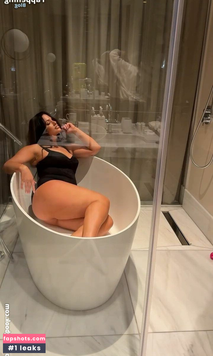 Ashley Graham gallery photo #125