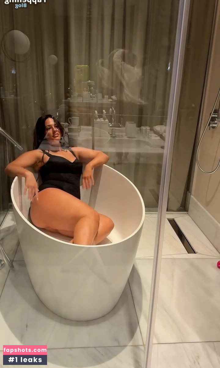 Ashley Graham gallery photo #131