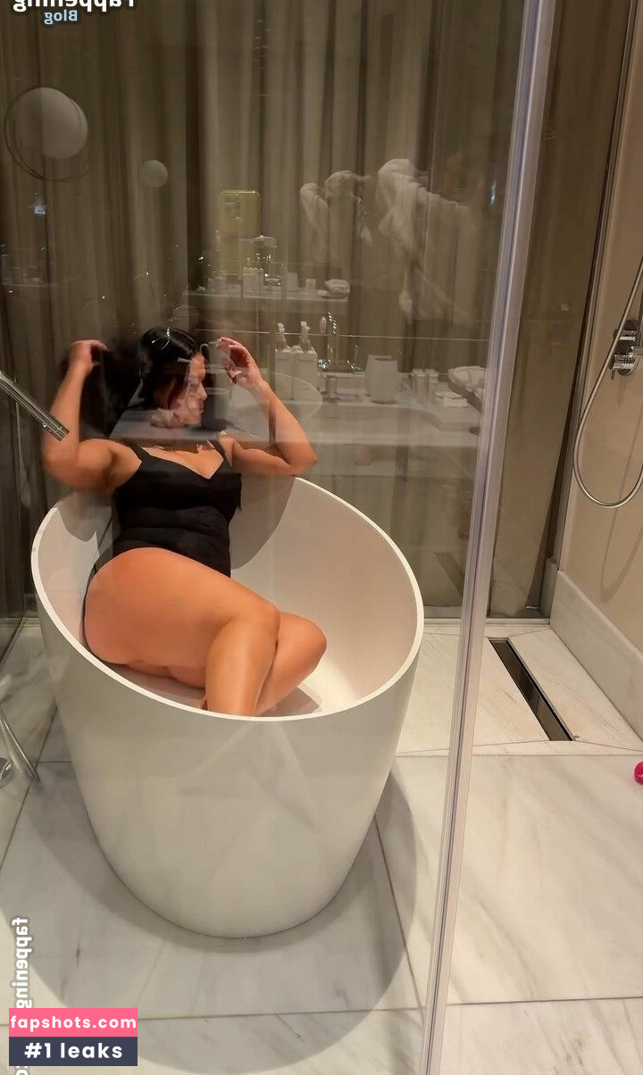 Ashley Graham gallery photo #132