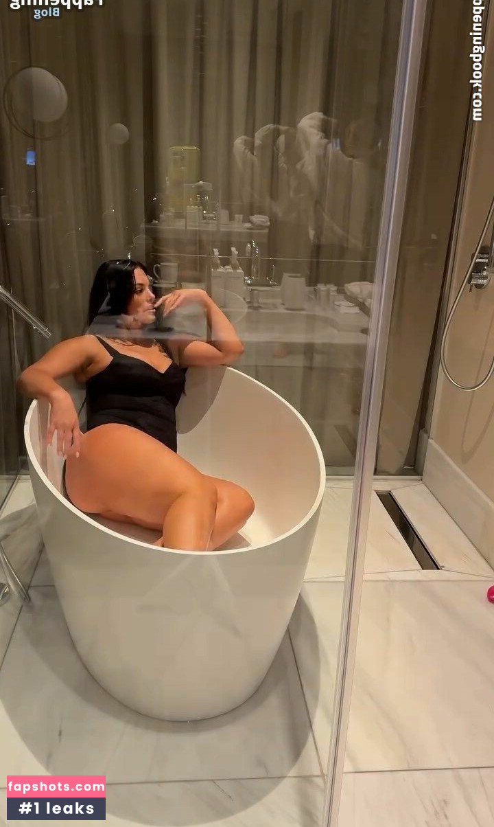 Ashley Graham gallery photo #134