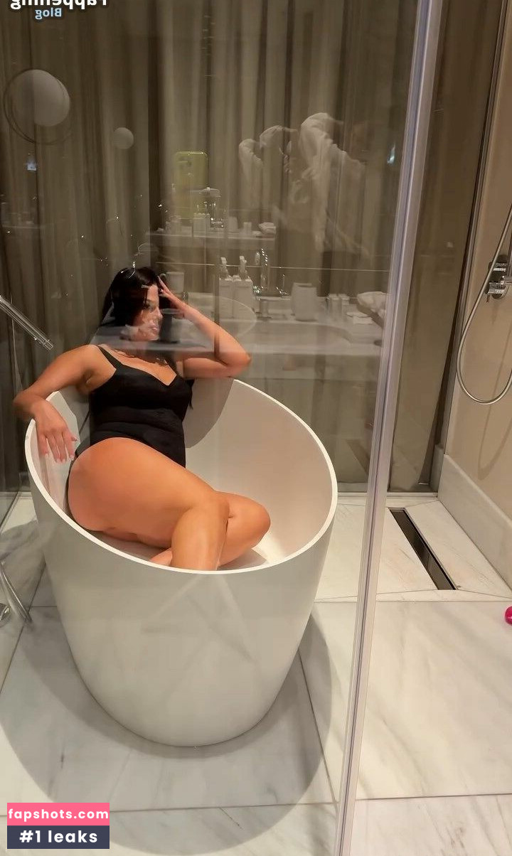 Ashley Graham gallery photo #136