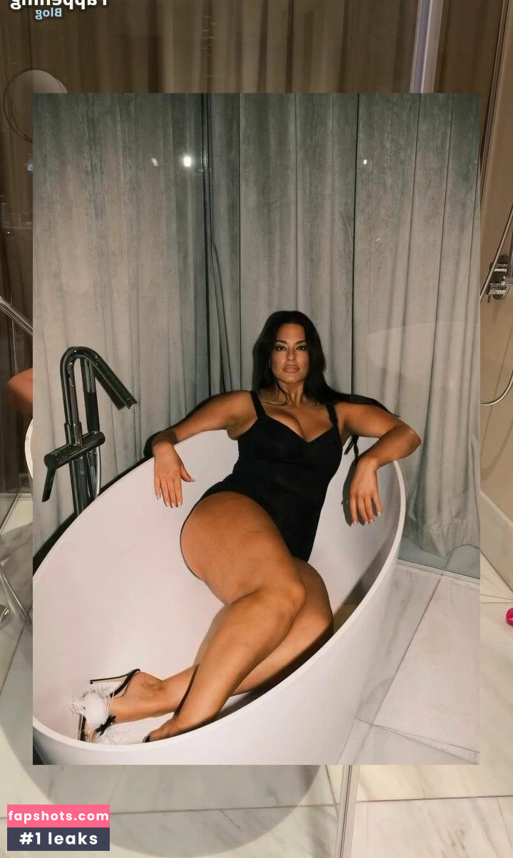 Ashley Graham gallery photo #137