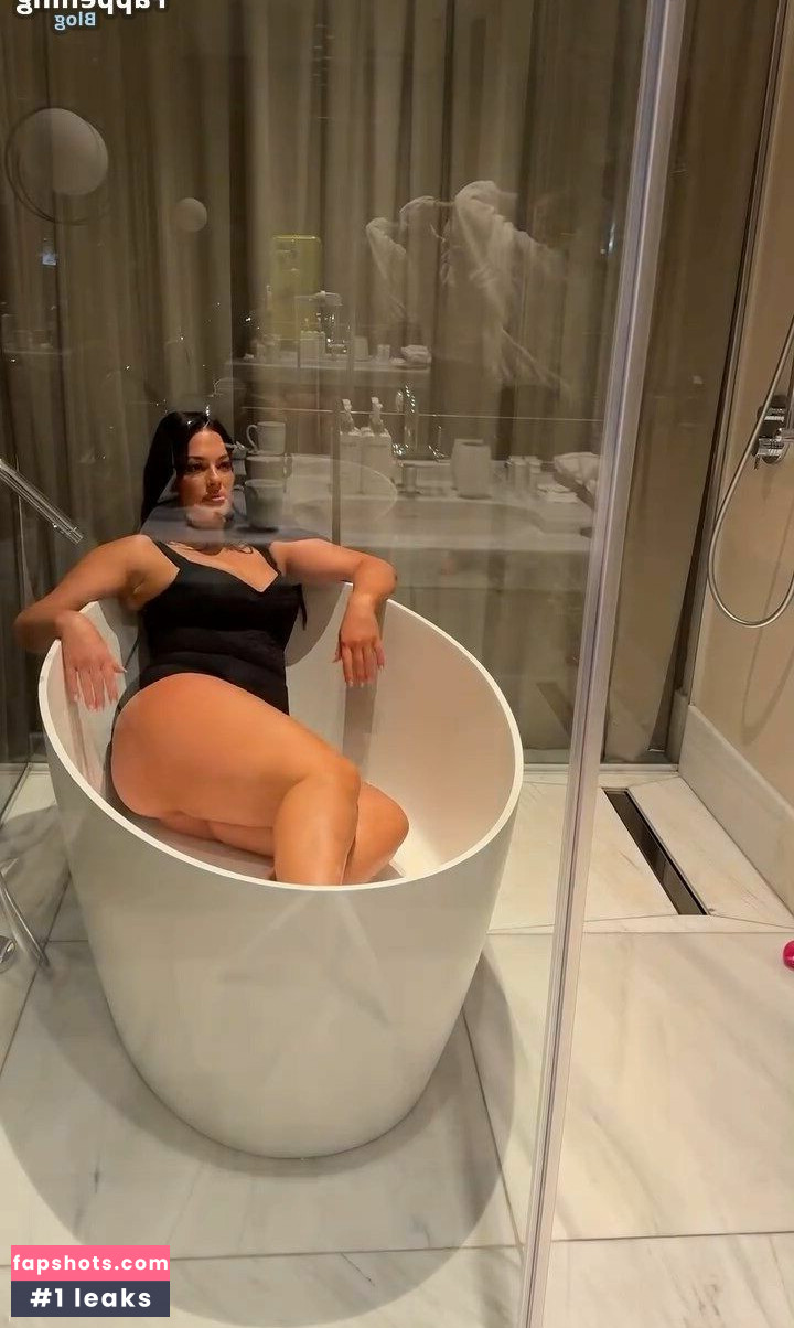 Ashley Graham gallery photo #138