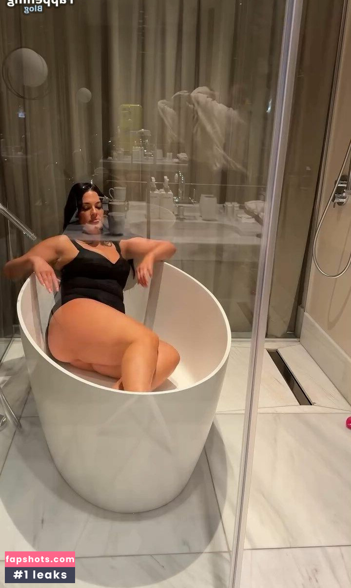 Ashley Graham gallery photo #139