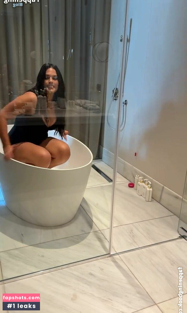 Ashley Graham gallery photo #142