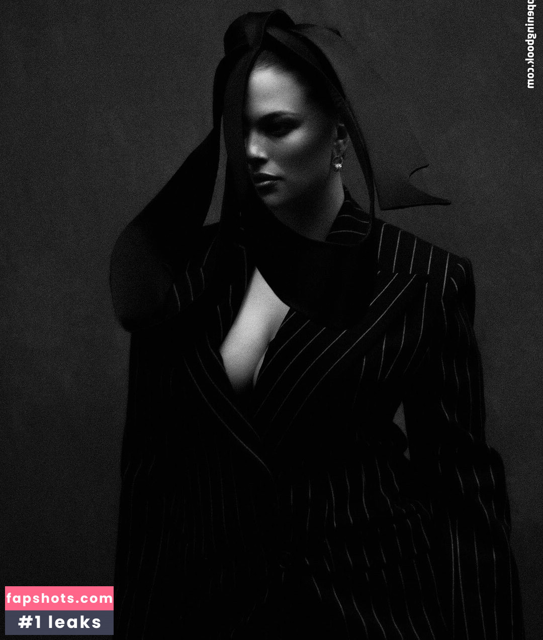 Ashley Graham gallery photo #154