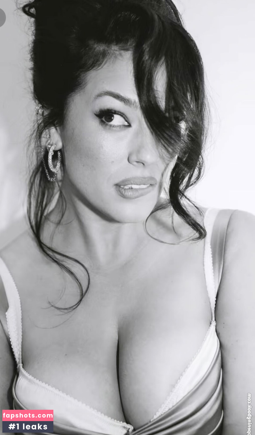 Ashley Graham gallery photo #160