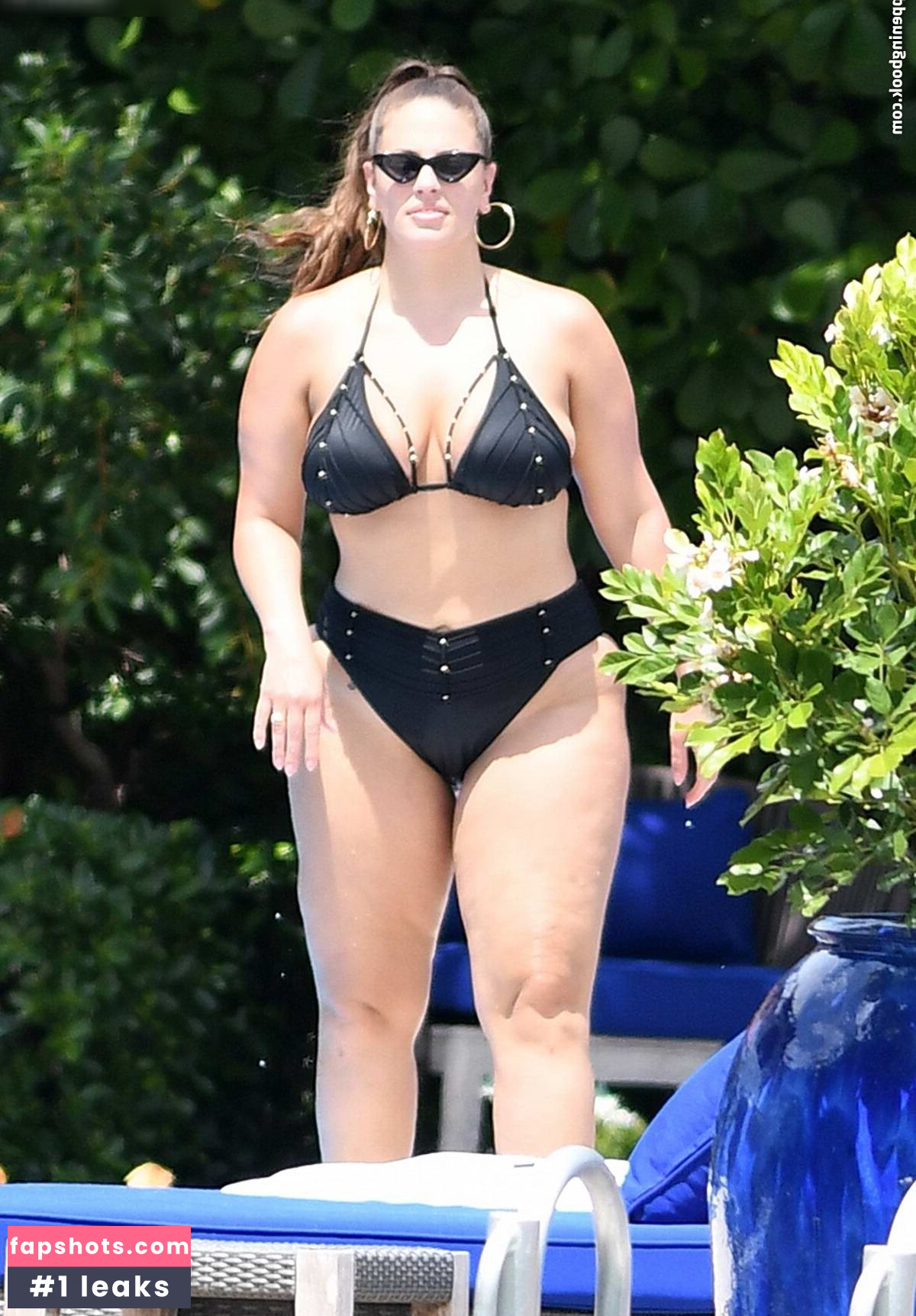 Ashley Graham gallery photo #171