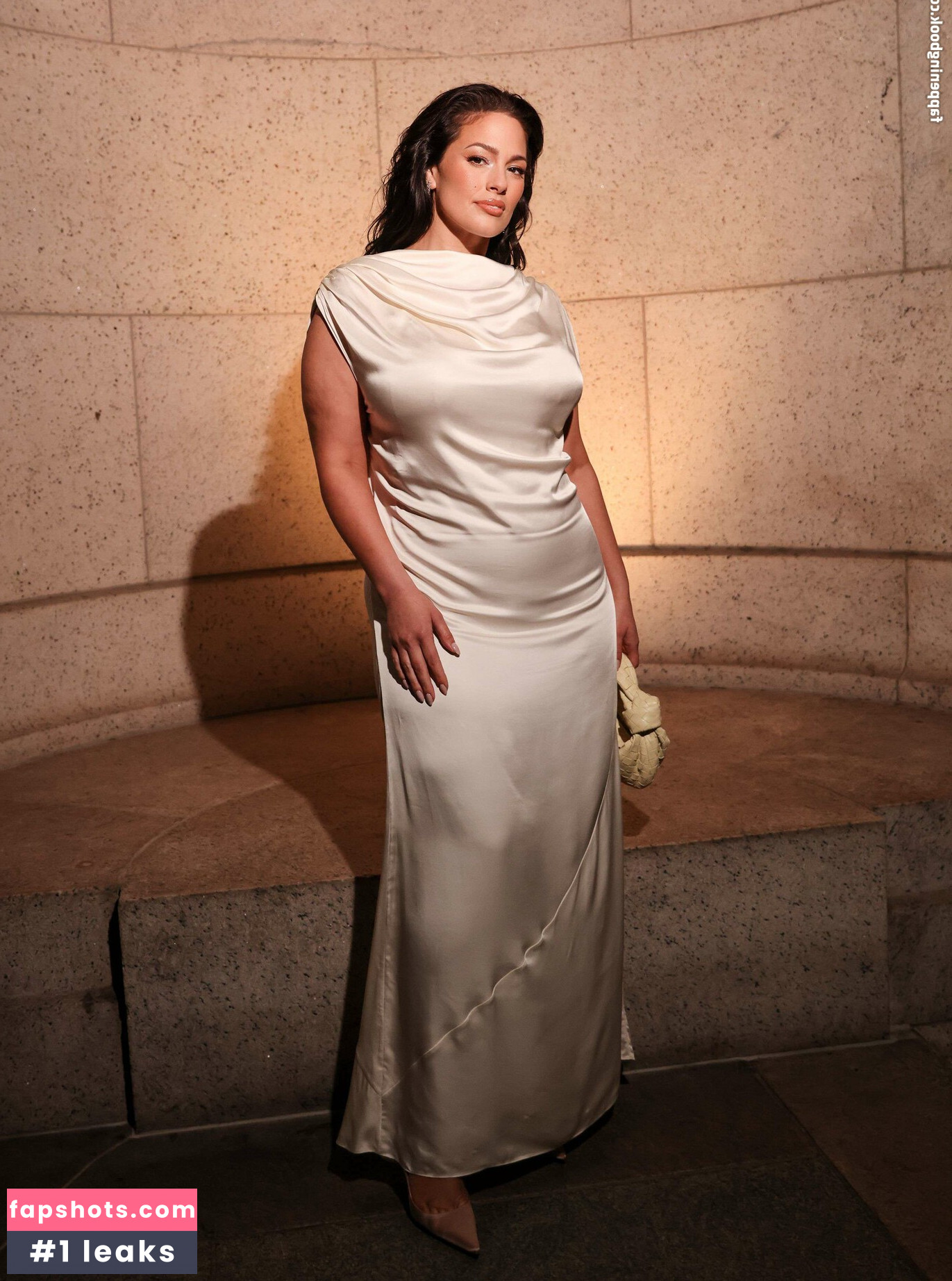 Ashley Graham gallery photo #20