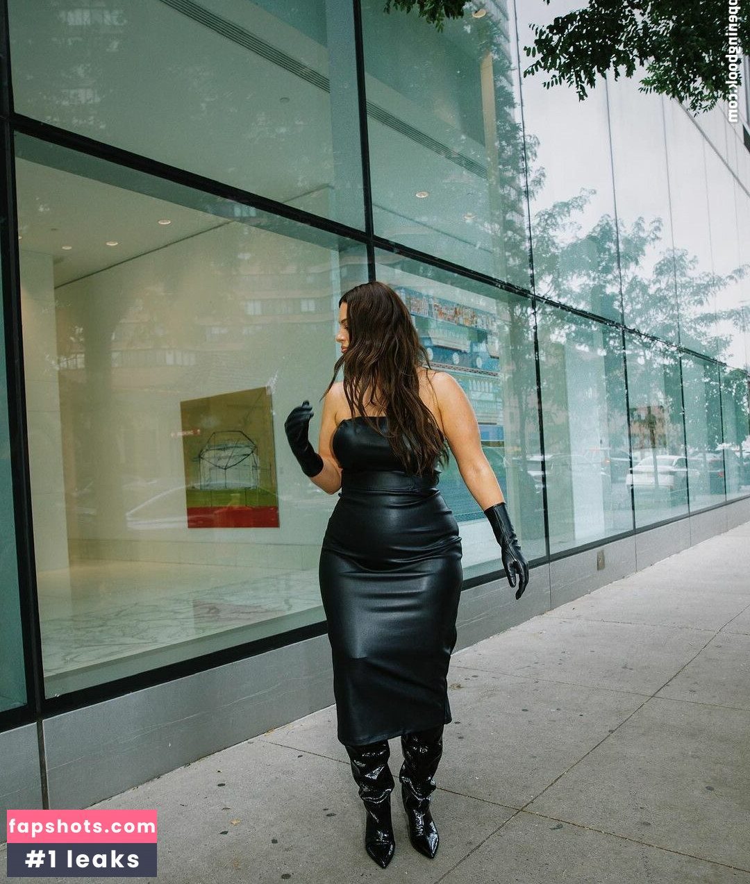 Ashley Graham gallery photo #256