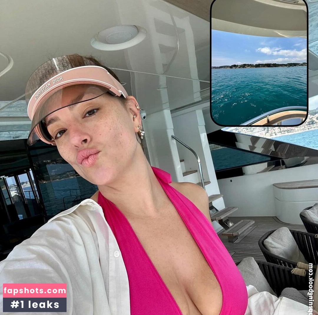 Ashley Graham gallery photo #289