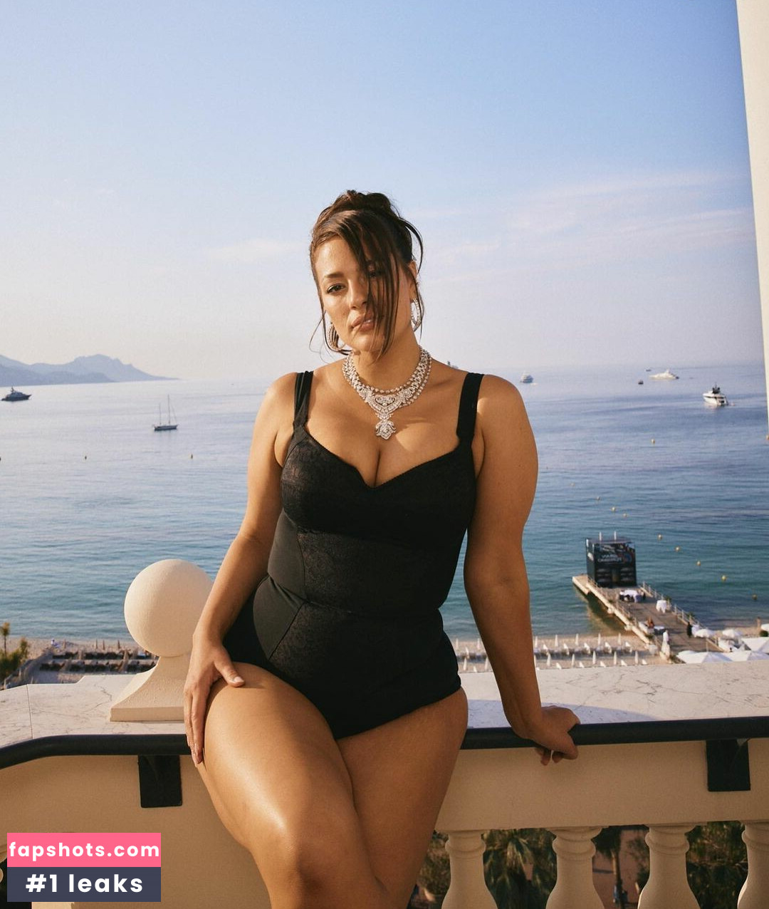Ashley Graham gallery photo #296