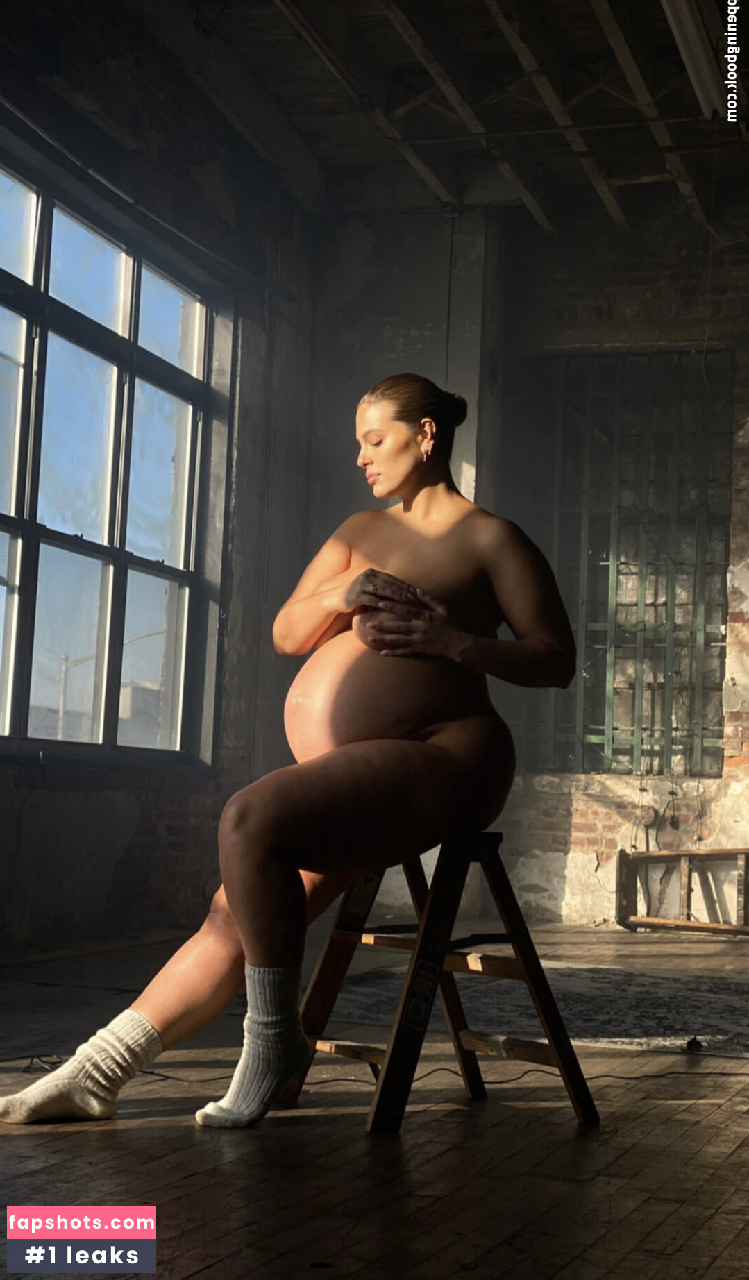 Ashley Graham gallery photo #301