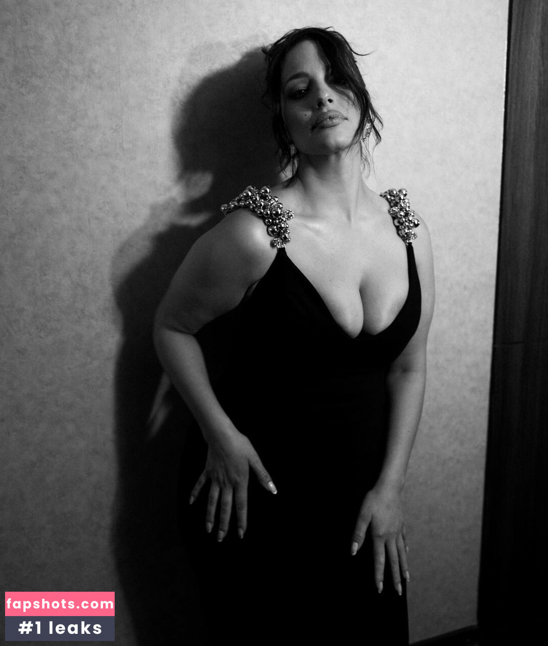 Ashley Graham gallery photo #302