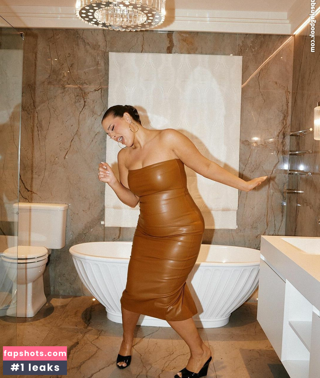 Ashley Graham gallery photo #338