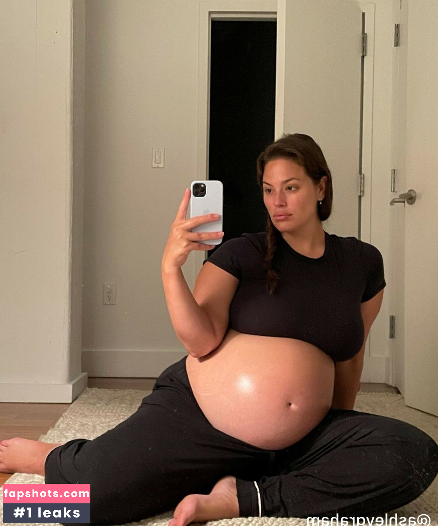 Ashley Graham gallery photo #365