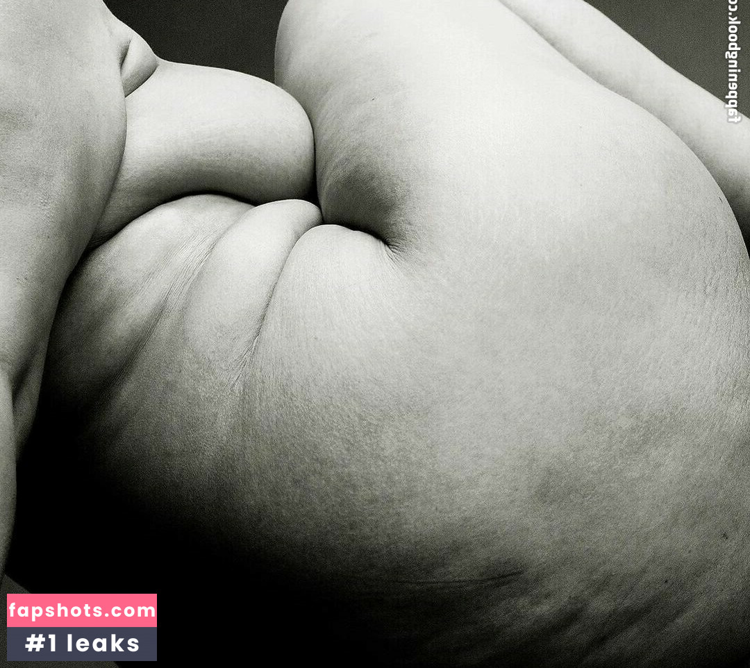 Ashley Graham gallery photo #375