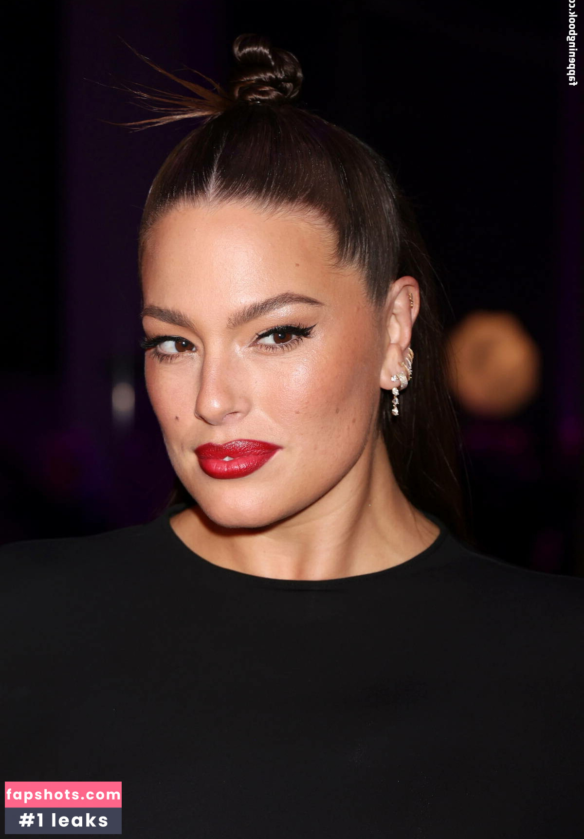 Ashley Graham gallery photo #379
