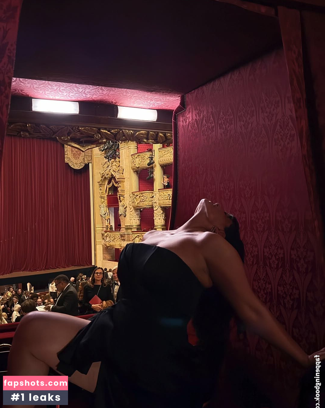 Ashley Graham gallery photo #39