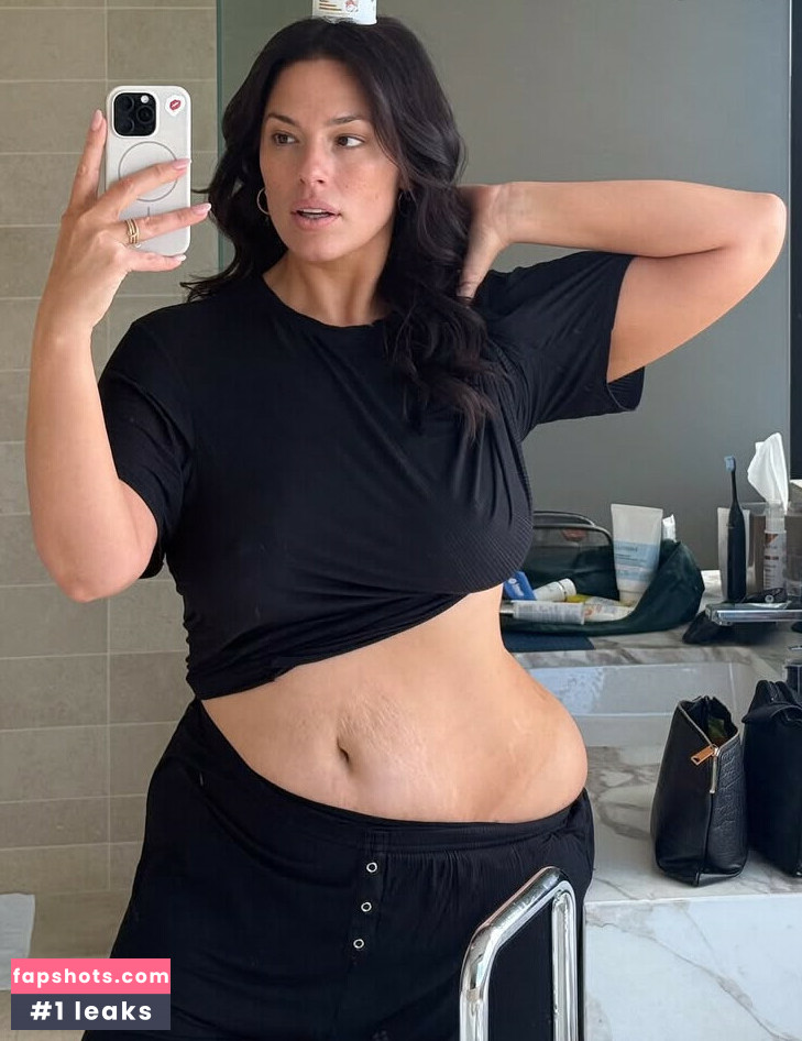Ashley Graham gallery photo #43