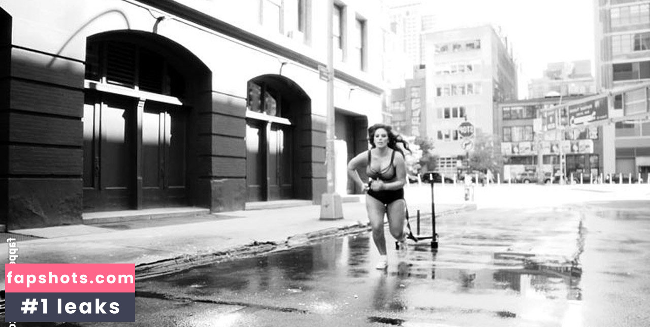 Ashley Graham gallery photo #421