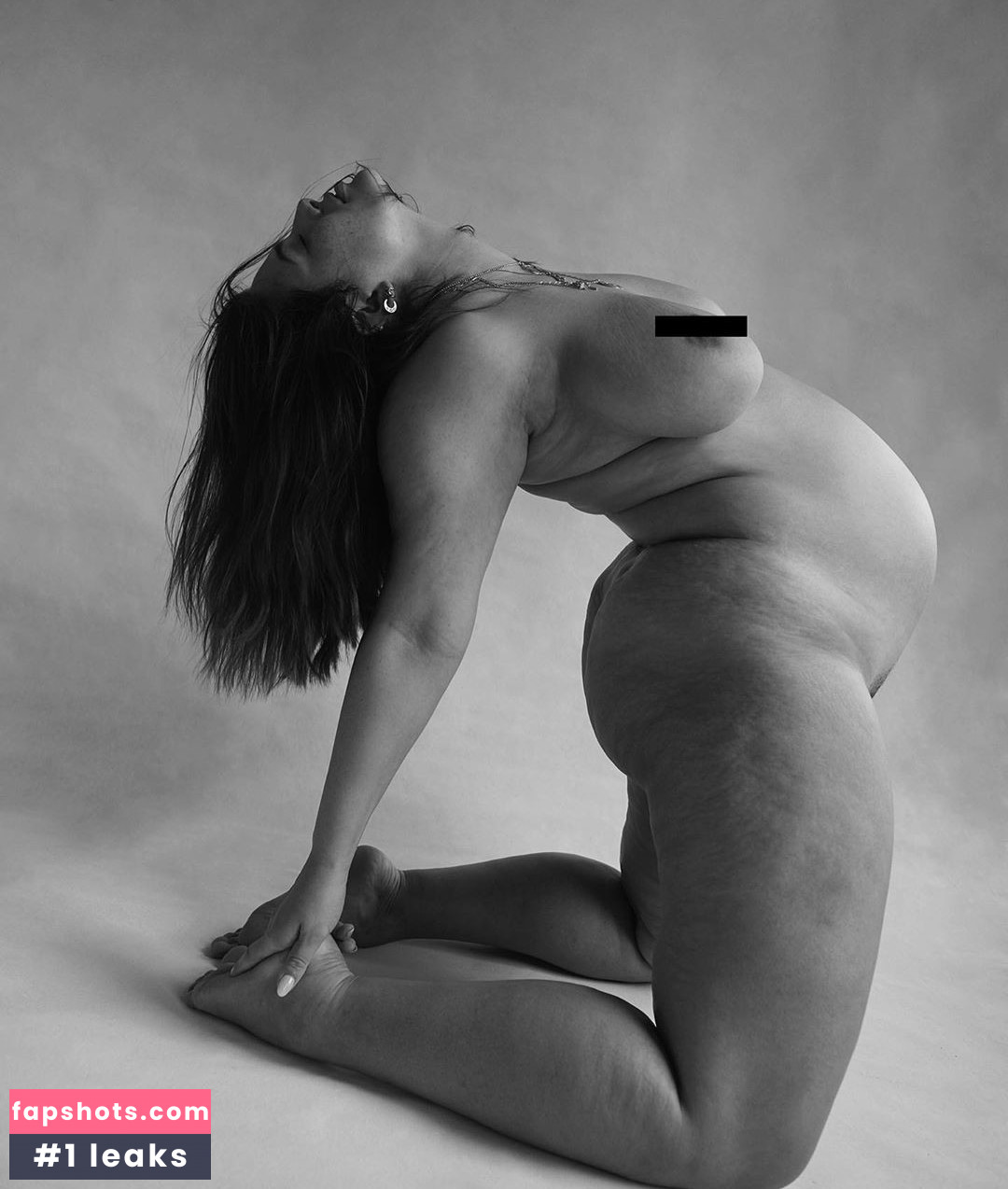 Ashley Graham gallery photo #453