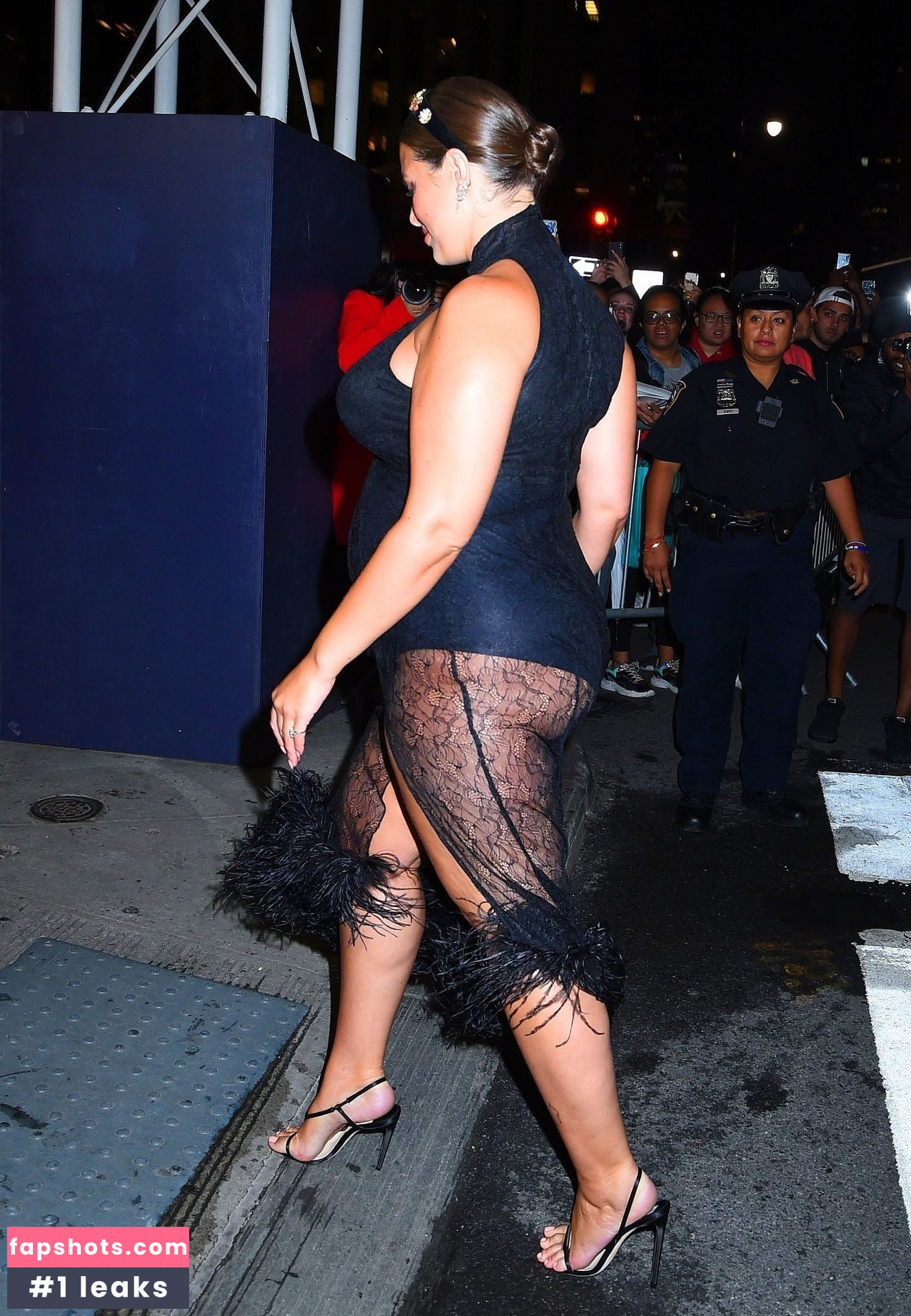 Ashley Graham gallery photo #457