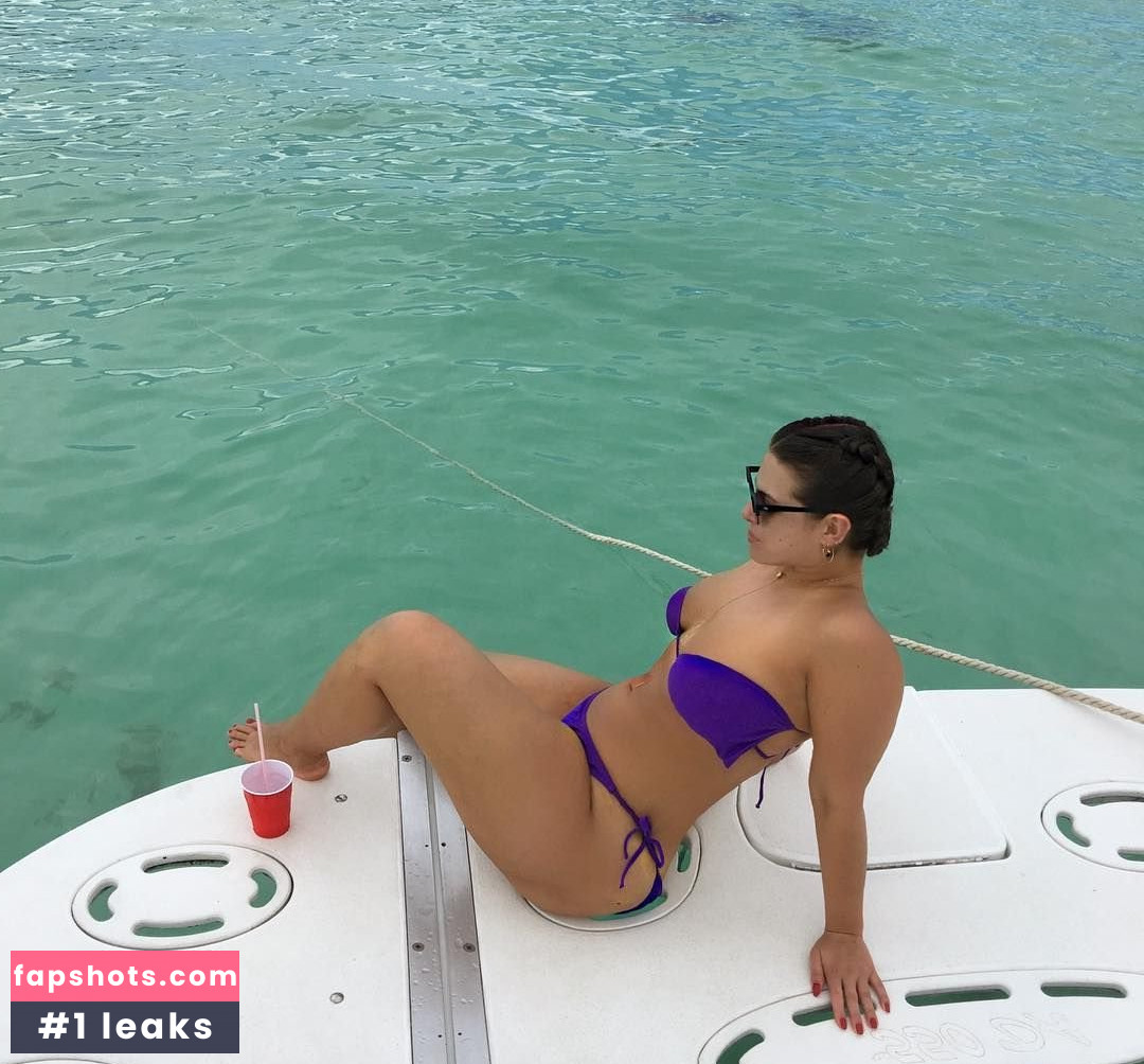 Ashley Graham gallery photo #526