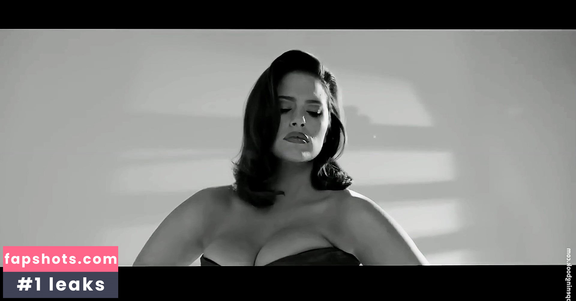 Ashley Graham gallery photo #539