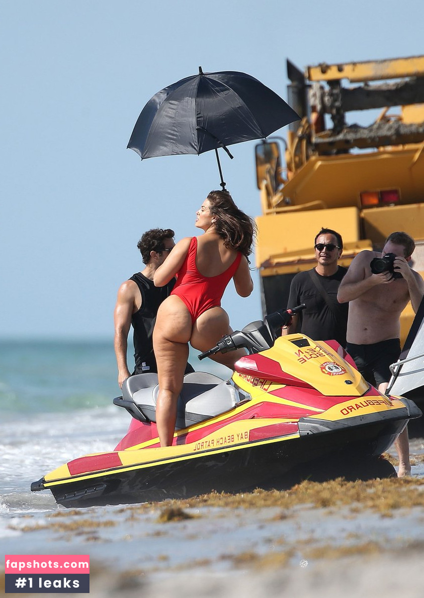 Ashley Graham gallery photo #597