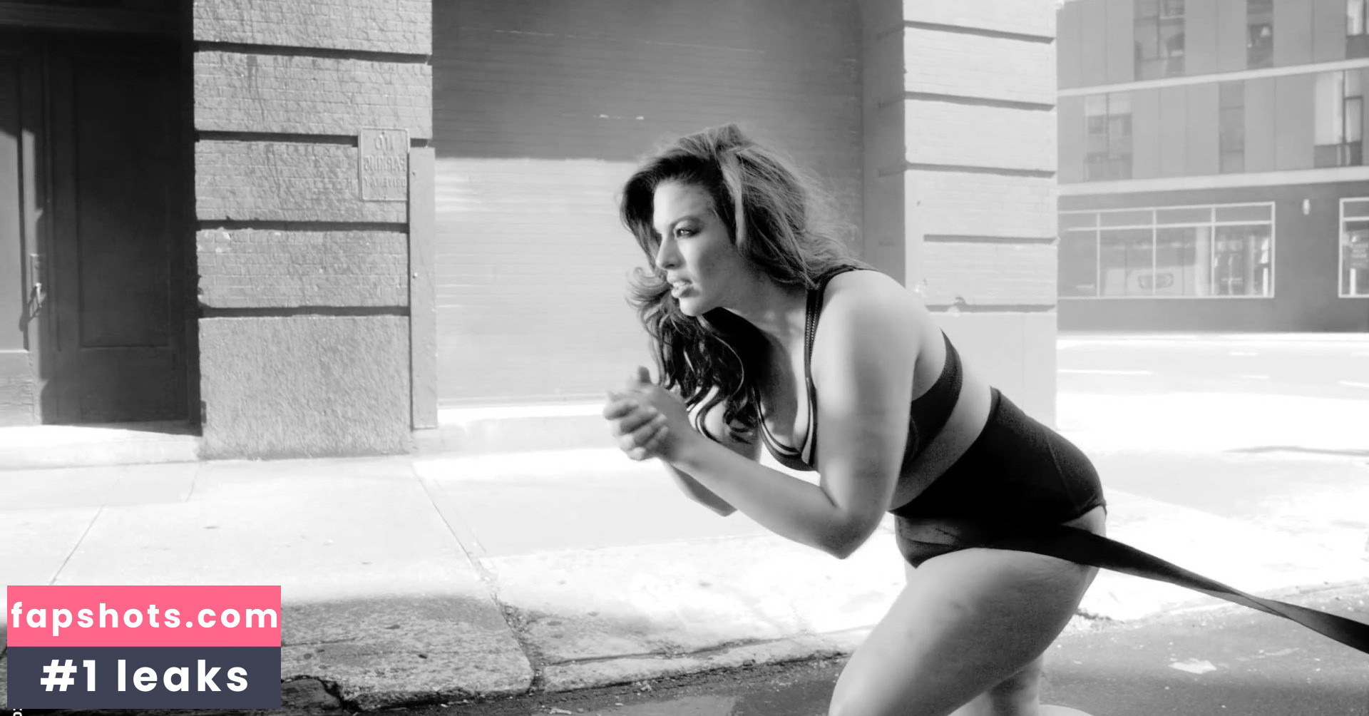 Ashley Graham gallery photo #600