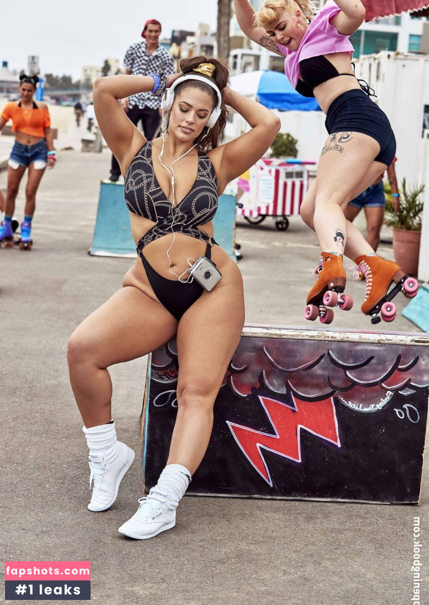 Ashley Graham gallery photo #668