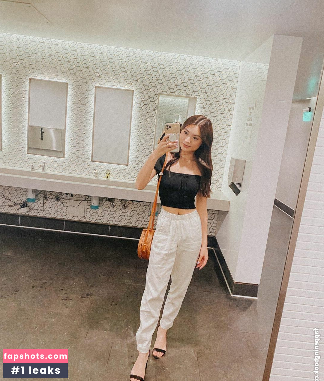 Ashley Liao gallery photo #35