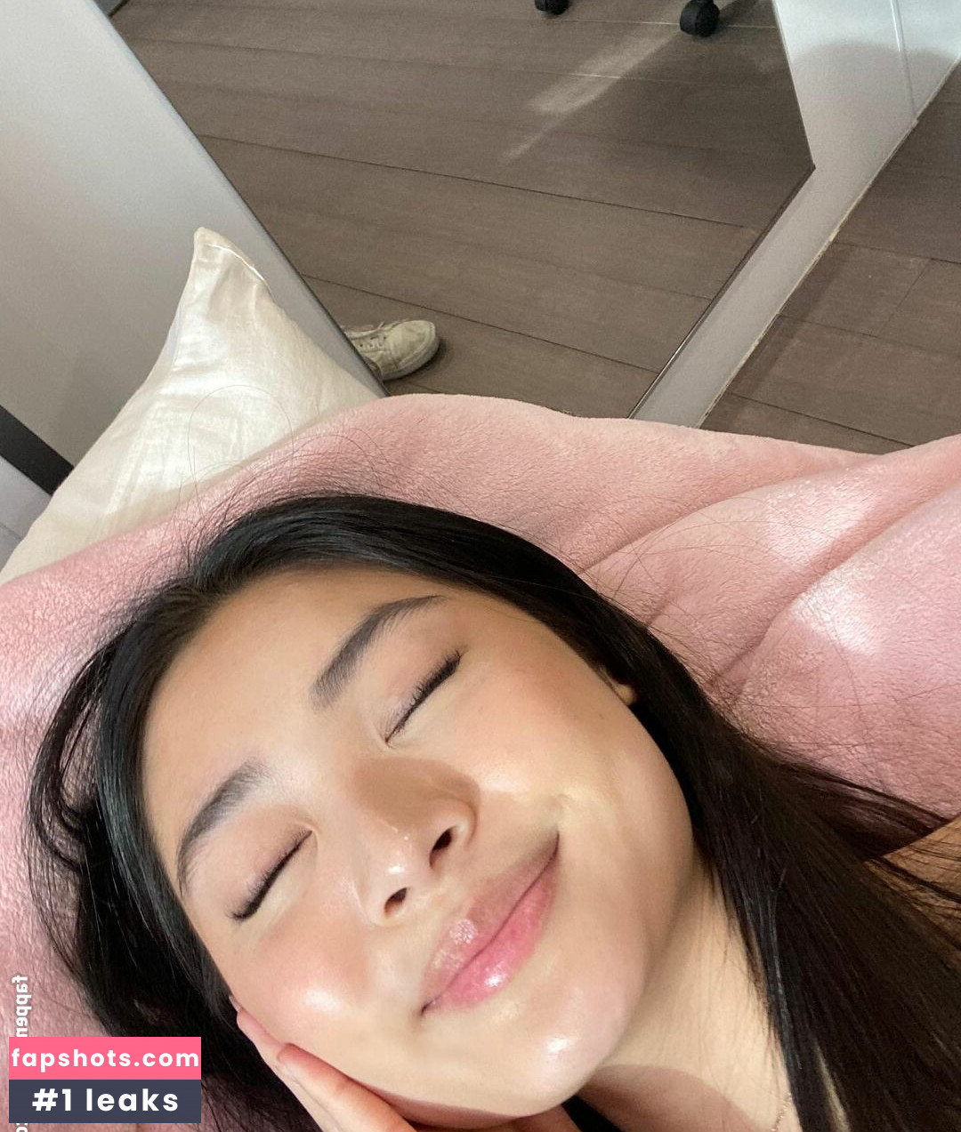 Ashley Liao gallery photo #37