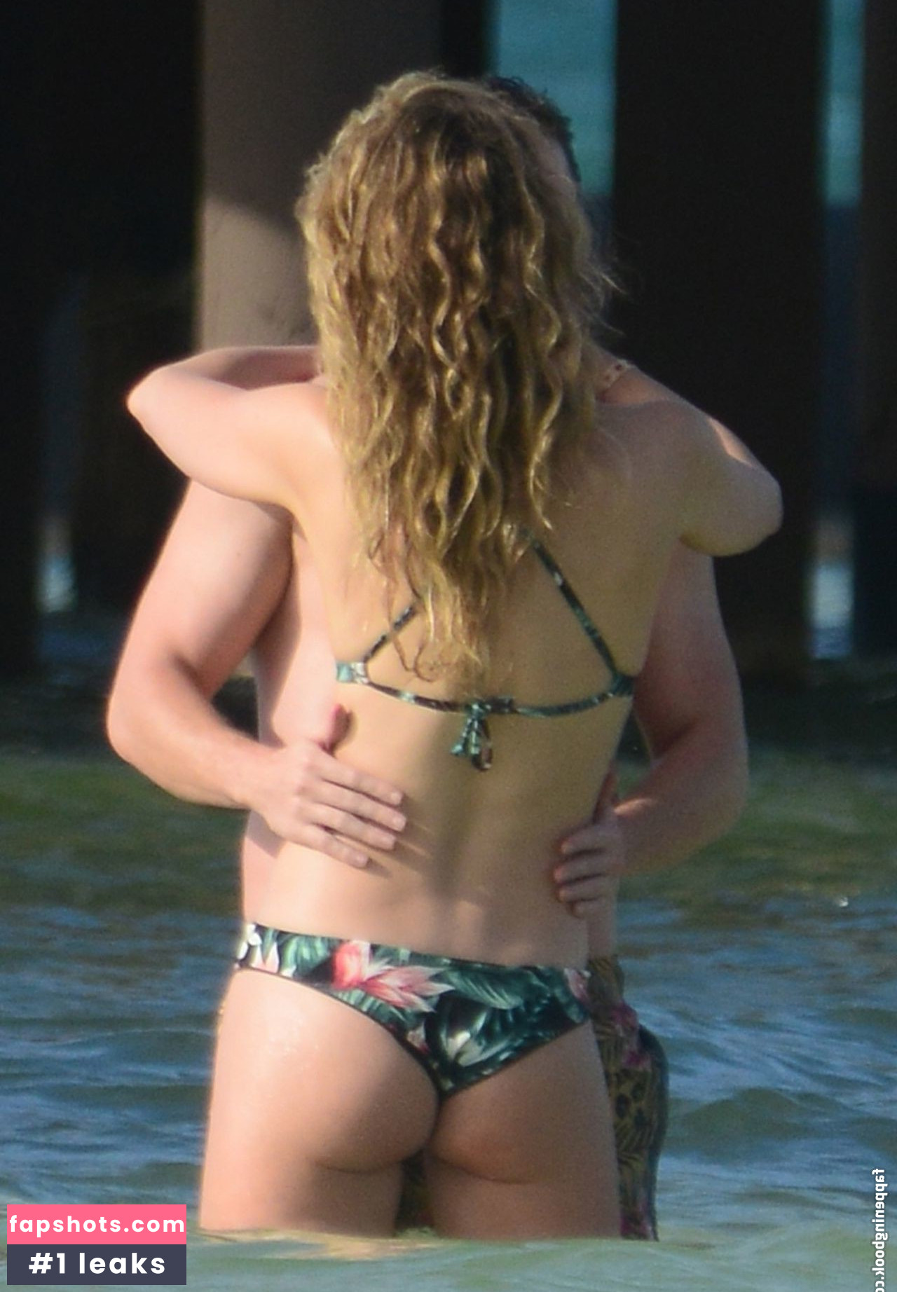 Ashley Newbrough gallery photo #13