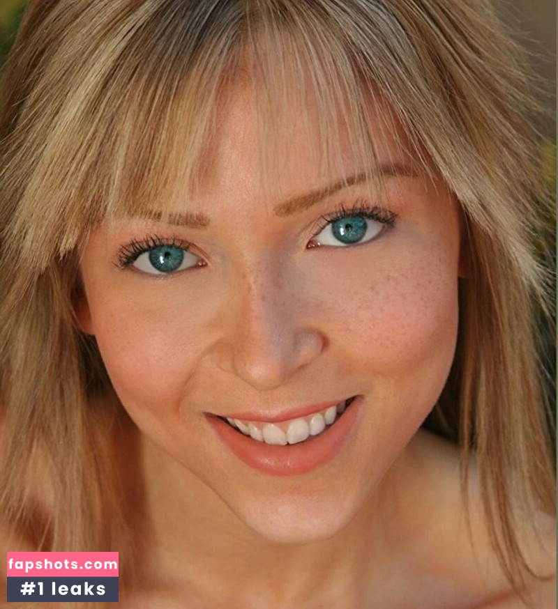 Ashley Peldon gallery photo #7