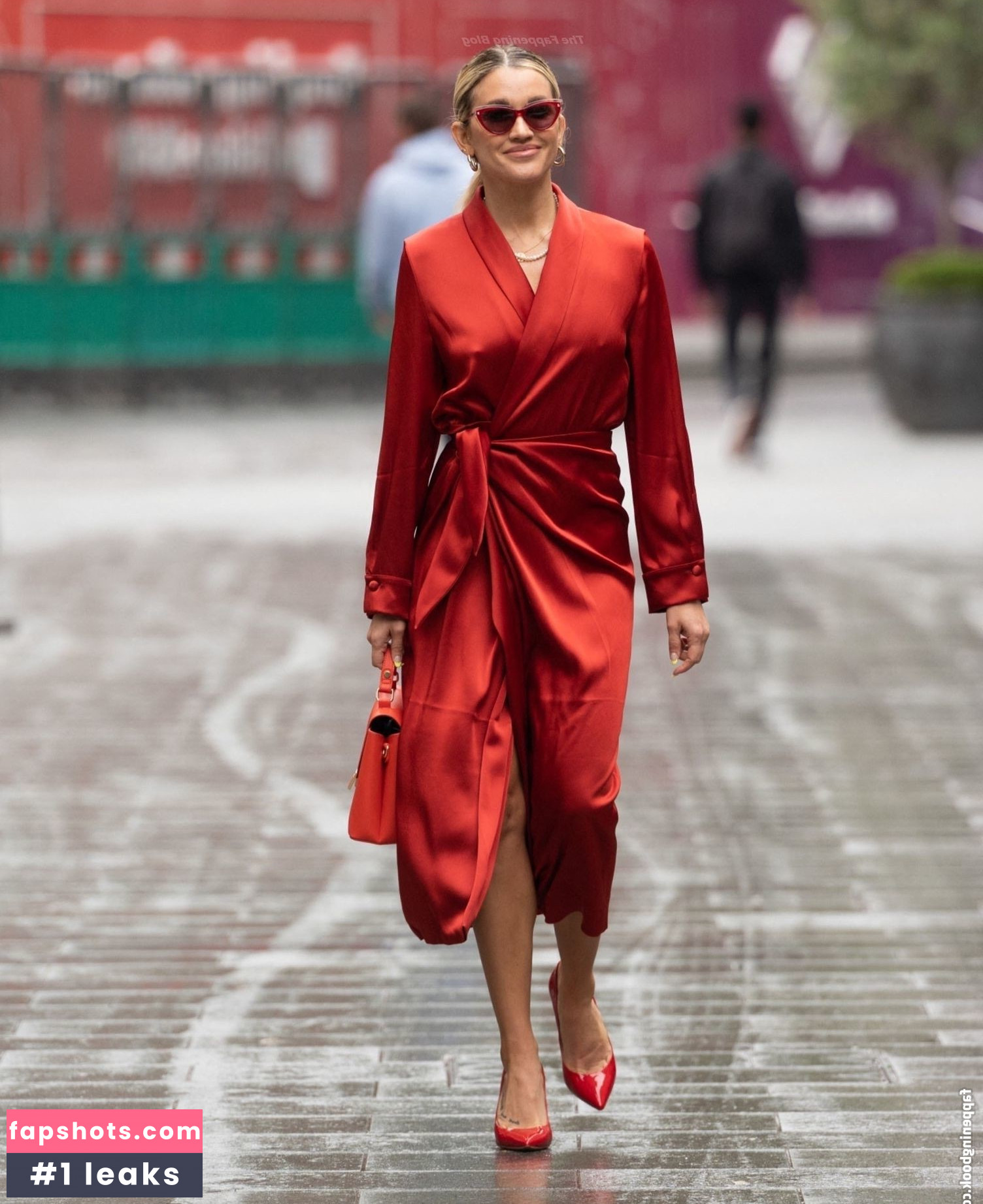 Ashley Roberts gallery photo #402