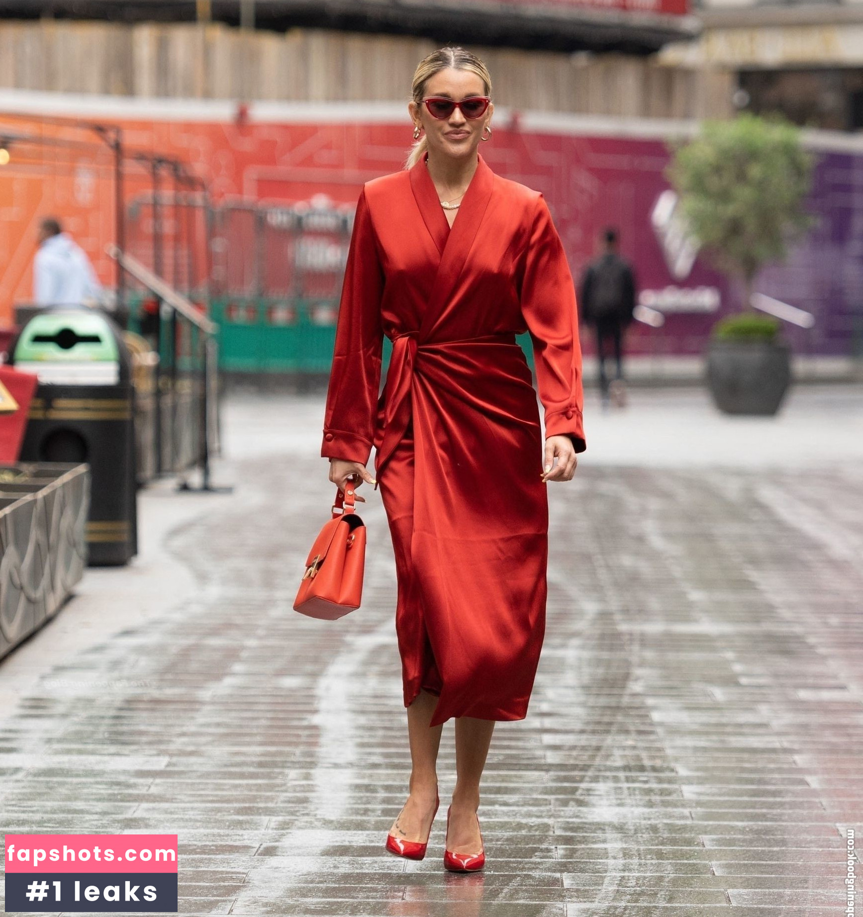 Ashley Roberts gallery photo #404