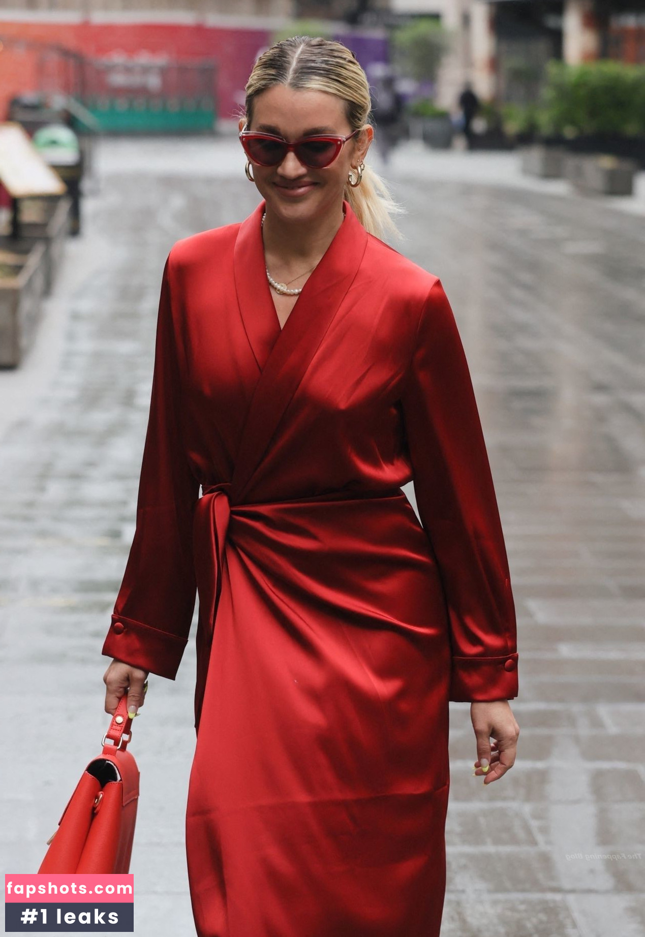 Ashley Roberts gallery photo #405